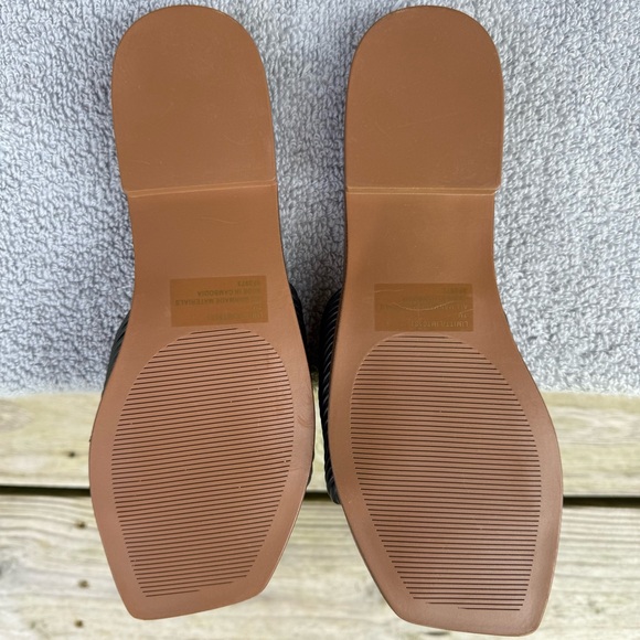Steve Madden Black Sandals Limitt Textured Criss Cross Low Heel Flats 7 M Slides - Picture 10 of 11